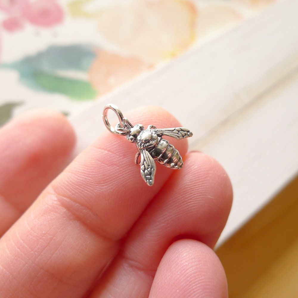 Bee Charm in 925 Sterling Silver - Fine Jewelry by Rellery